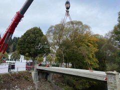 Gehwegbrücke zum Festplatz Teisnach
